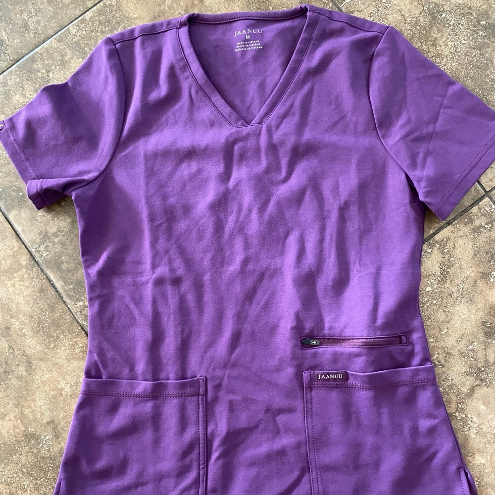 Jaanuu scrubs